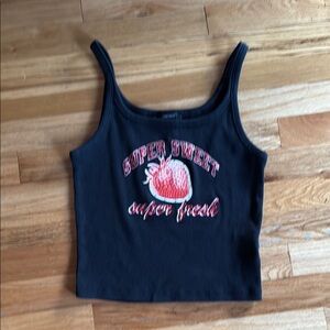 Black Cropped Tank Top with Strawberry Print s🍓🍓🍓